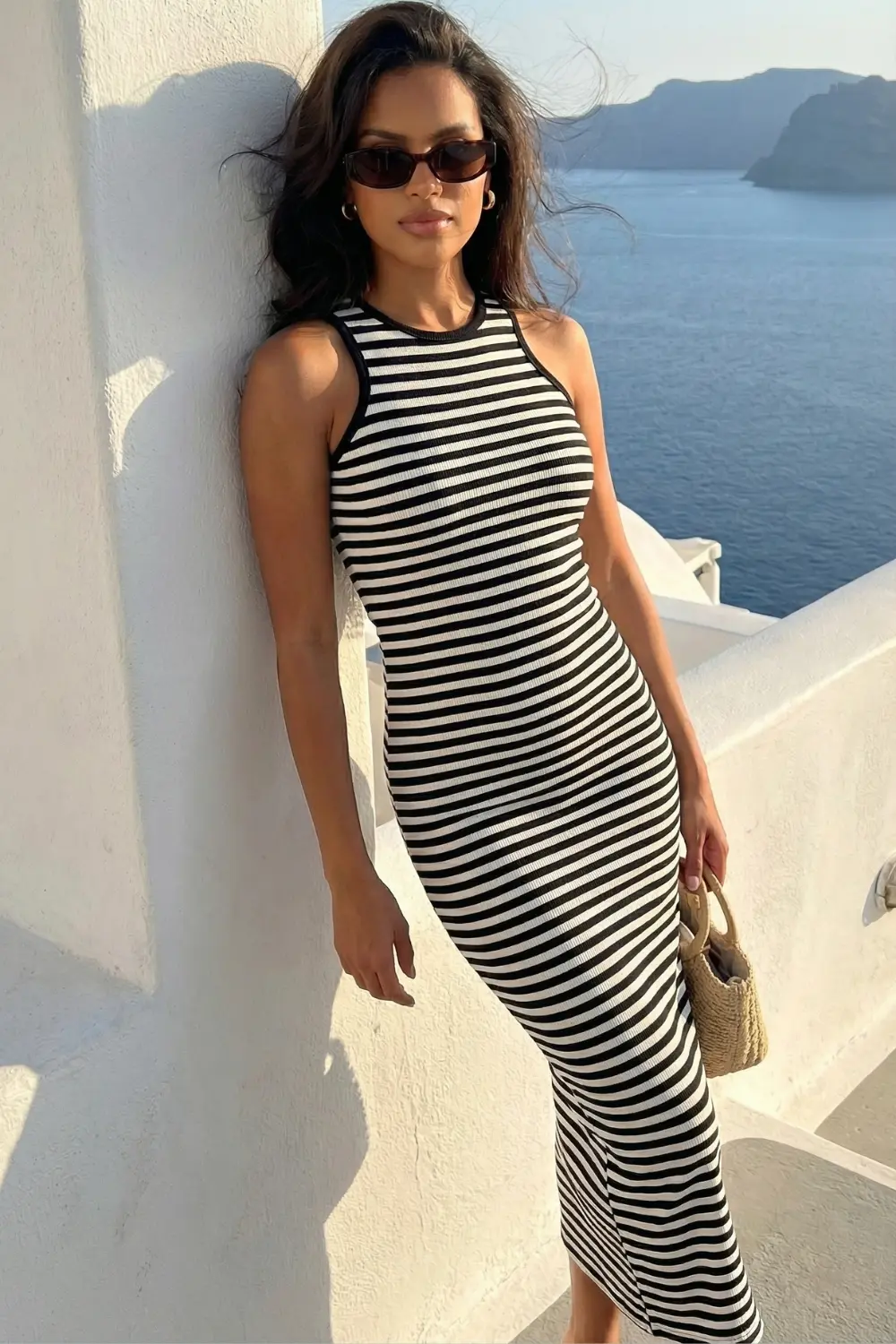 Dopasowana sukienka w paski